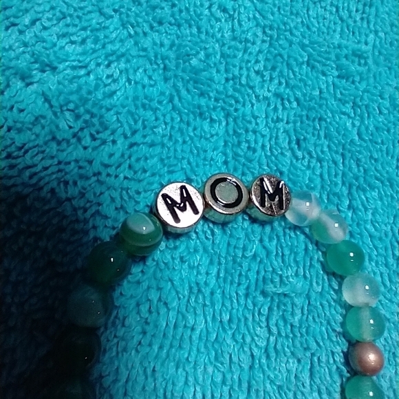 Green brass beads goldtone heart chain silvertone black mom faux jade bracelet - Picture 3 of 4